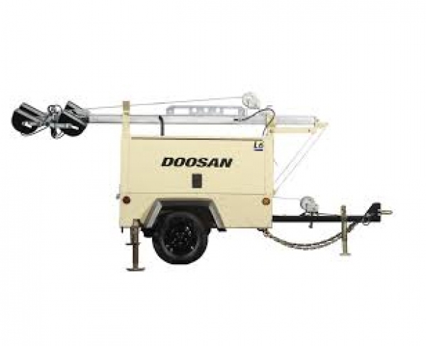 Combination Light Tower / Generator - Doosan L20